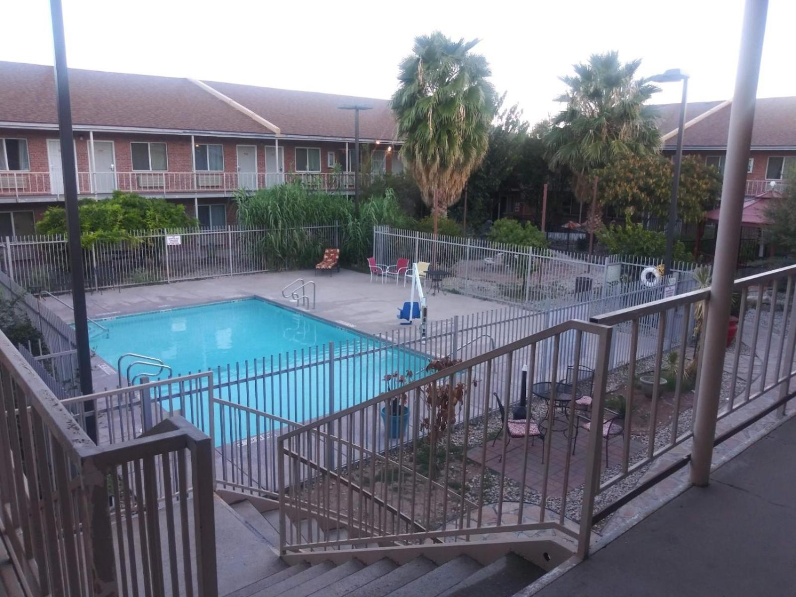 Big Chile Inn & Suites لاس كروسيس، نيومكسيكو المظهر الخارجي الصورة