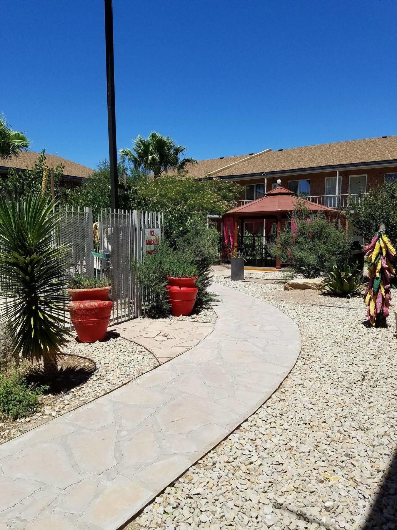 Big Chile Inn & Suites لاس كروسيس، نيومكسيكو المظهر الخارجي الصورة