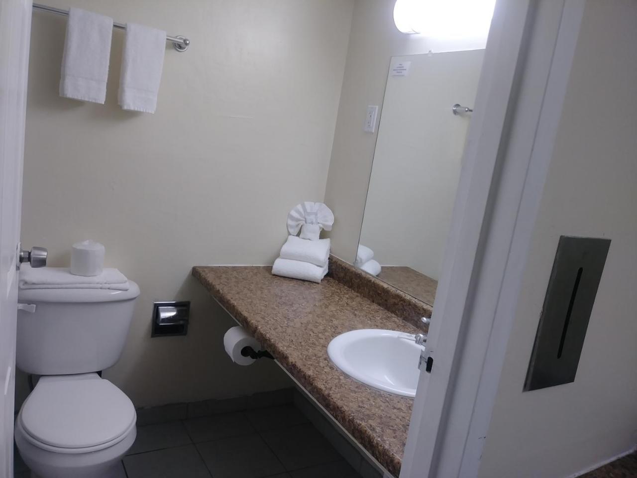 Big Chile Inn & Suites لاس كروسيس، نيومكسيكو المظهر الخارجي الصورة